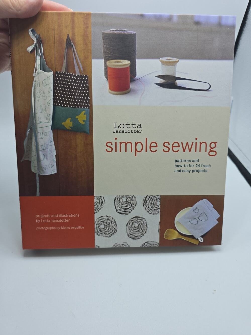Lotta Jansdotter's Simple Sewing: Patterns and How-To for 24 Fresh and Easy Pro